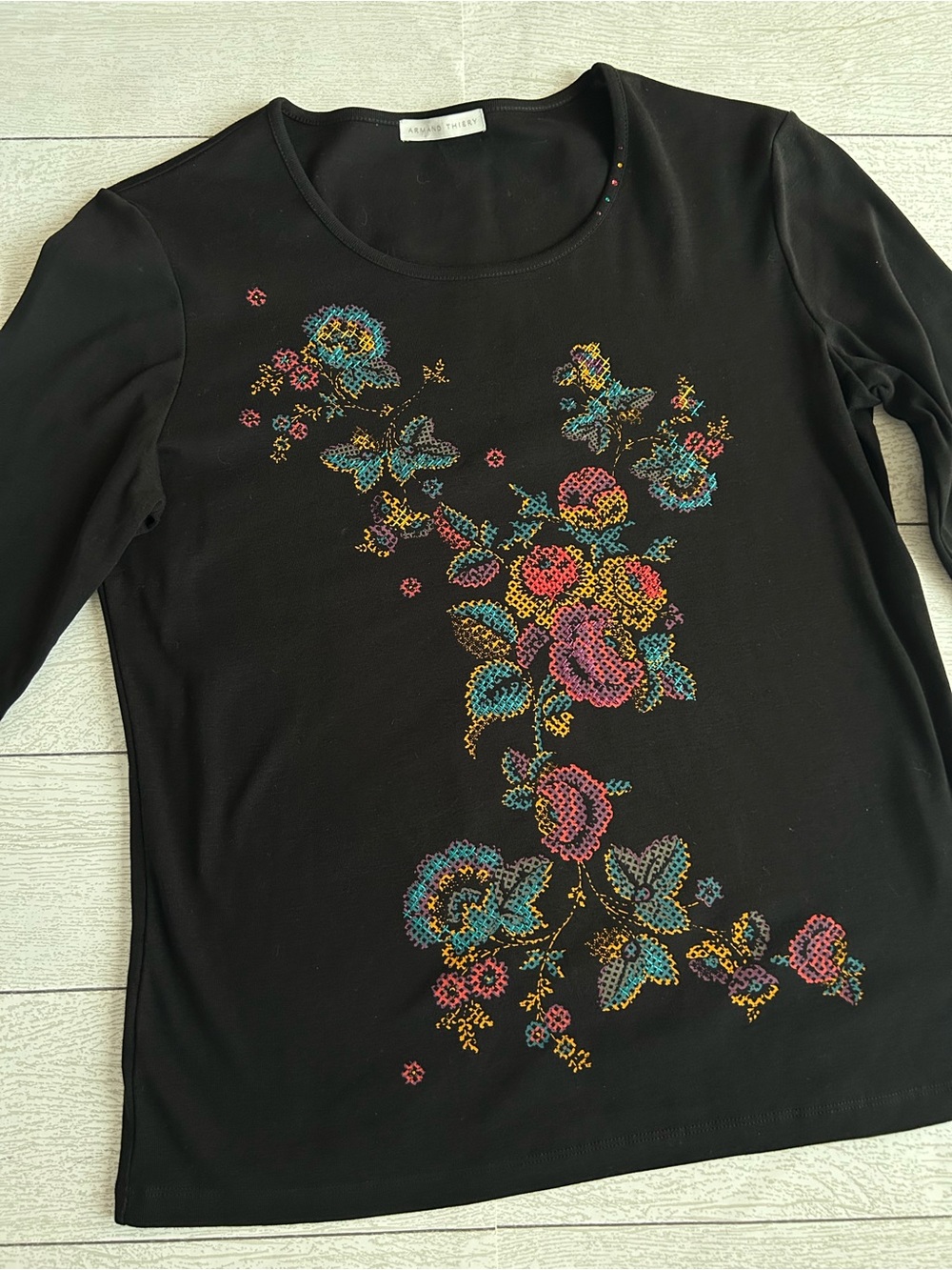 Armand Thiery 3/4 sleeve top L Embroidered front scoop neck Made in France LNWOT